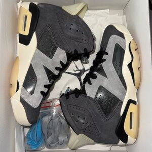 Women’s Air Jordan 5 Retro Tech Chrome